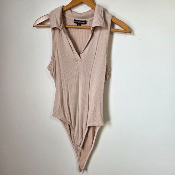 EUC ALMOST FAMOUS TAN / CREAM RIBBED SLEEVES COLLARED V NECK BODYSIUT SZ M - Picture 1 of 12